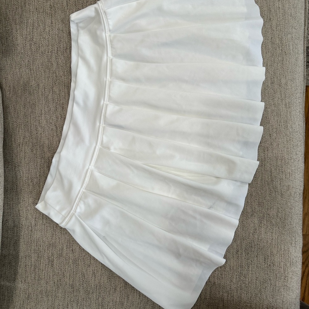 Very flattering pleated tennis skirt!